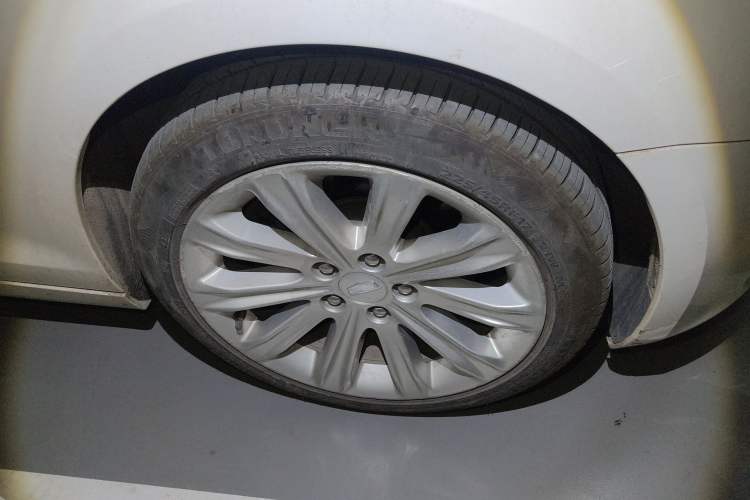 Used Cadillac ATS-L 2017 28T Fashion Edition Right Front Wheel Hub