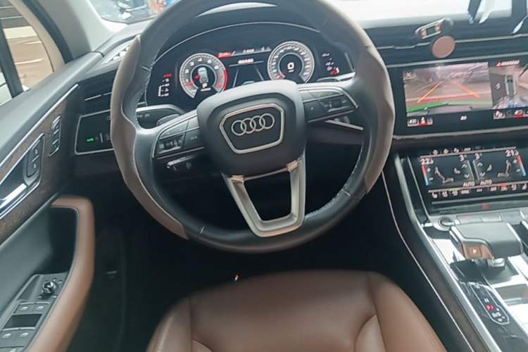 Used Audi Q7 2021 55 TFSI quattro S line Sport model

