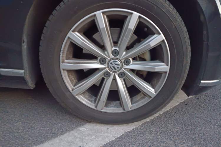 Used Volkswagen Magotan 2018 330TSI DSG Advanced Model Right Front Wheel Hub