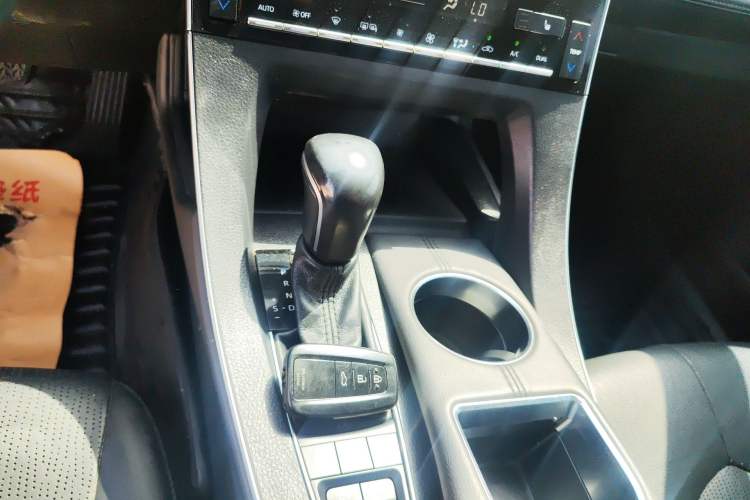 Used Toyota Avalon 2019 Dual-Engine 2.5L XLE Prestige Version China V Standard
