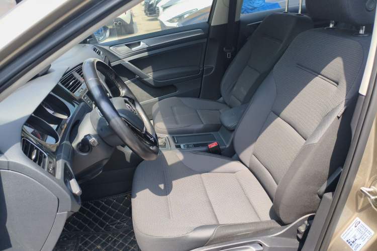 Used Volkswagen Golf 2017 1.6L Automatic Comfort Million-Vehicle Anniversary Edition Left Front Seat