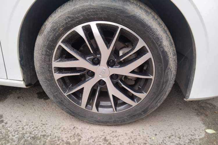 Used Geely Auto Emgrand 2022 4th Generation 1.5L Manual Elite Model Right Front Wheel Hub