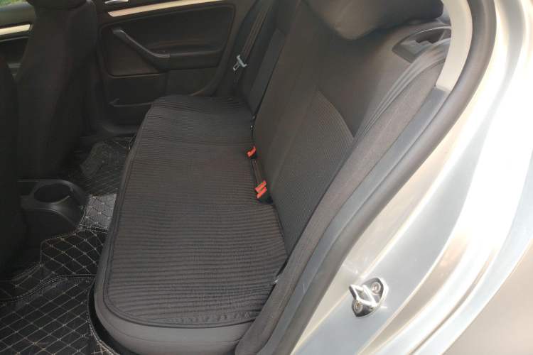 Used Volkswagen Sagitar 2011 1.6L Manual Fashion Edition
