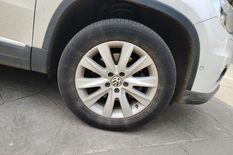 Used Volkswagen Tiguan 2010 2.0 TSI Automatic All-Wheel Drive Flagship Navigation Edition Right Front Wheel Hub