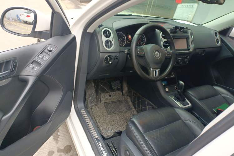 Used Volkswagen Tiguan 2015 1.8TSI Automatic All-Wheel-Drive Luxury Model Driver Seat