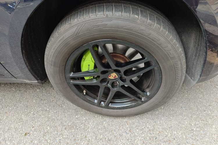 Used Porsche Macan 2020 Macan 2.0T Right Front Wheel Hub