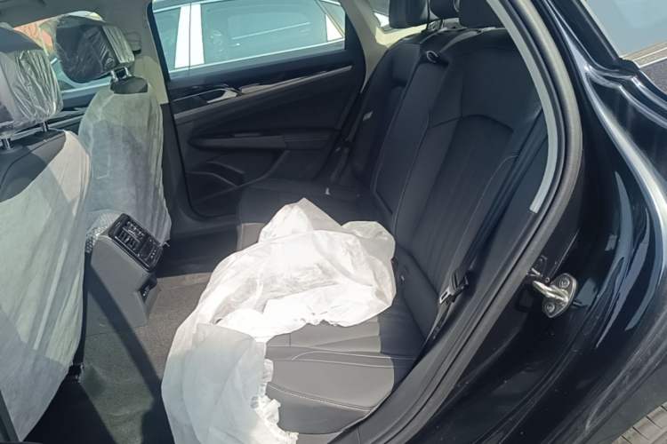 Used Volkswagen Passat 2026 Model, Outstanding 380TSI Xingkong Longteng Edition Left Rear Seat