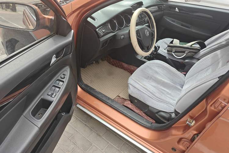 Used Dongfeng Aeolus H30 2014 CROSS 1.6L Manual Zunyi Model Driver Seat