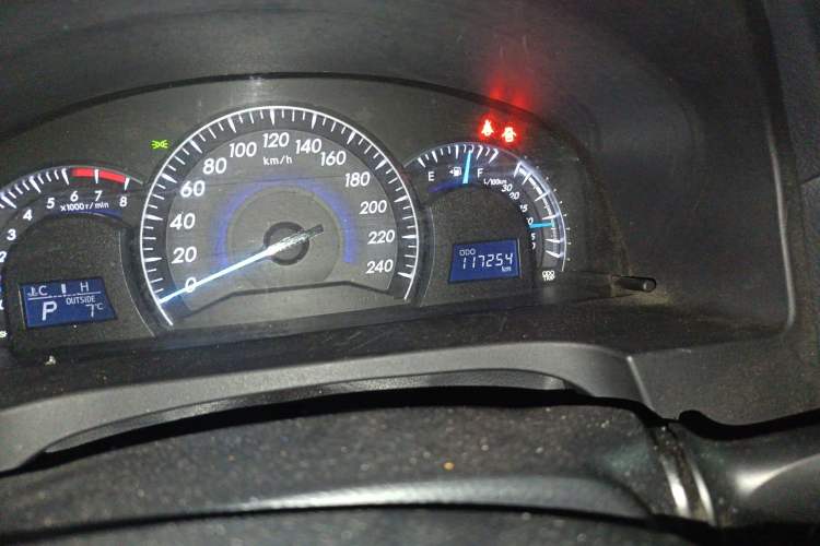 Used Toyota Camry 2013 2.0G Comfort Edition Odometer Close Up