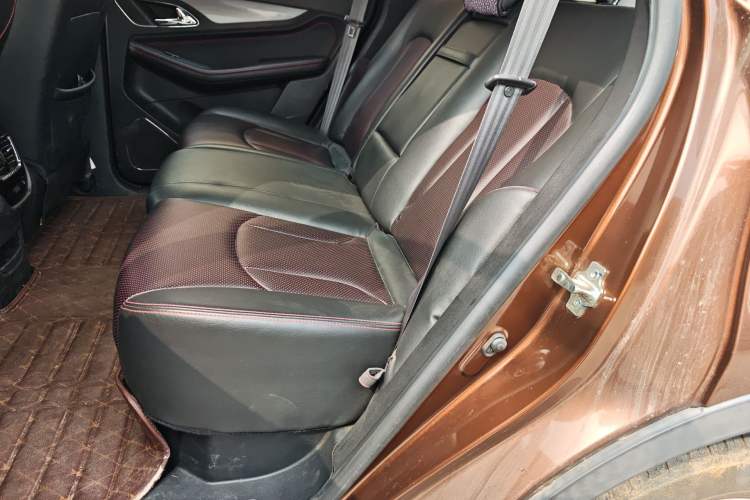 Used Baojun 560 2015 1.8L manual luxury version
