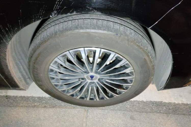 Used Denza D9 2022 DM-i 1040 Prestige Model
