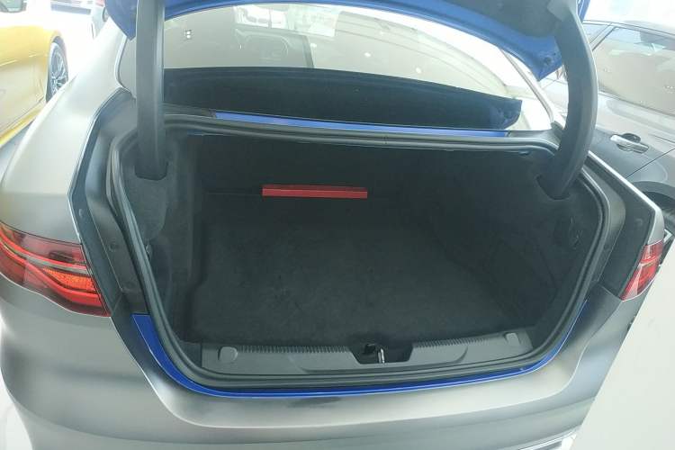 Used Jaguar XEL 2020 2.0T 200 PS S Advanced Elegance Edition
