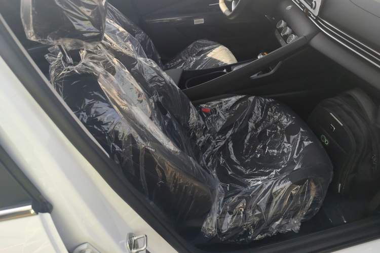 Used Hyundai Elantra 2023 1.5L CVT GLX Elite Edition Right Front Seat