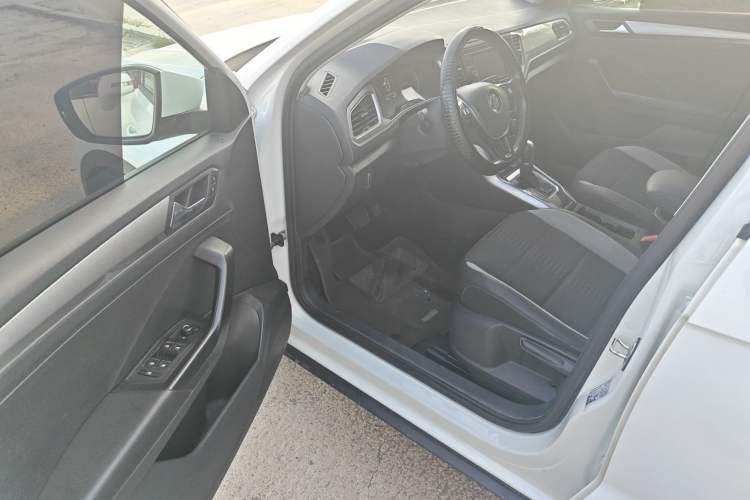 Used Volkswagen T-ROC 2018 230TSI DSG Two-Wheel Drive Advanced Version China V Standard Driver Seat