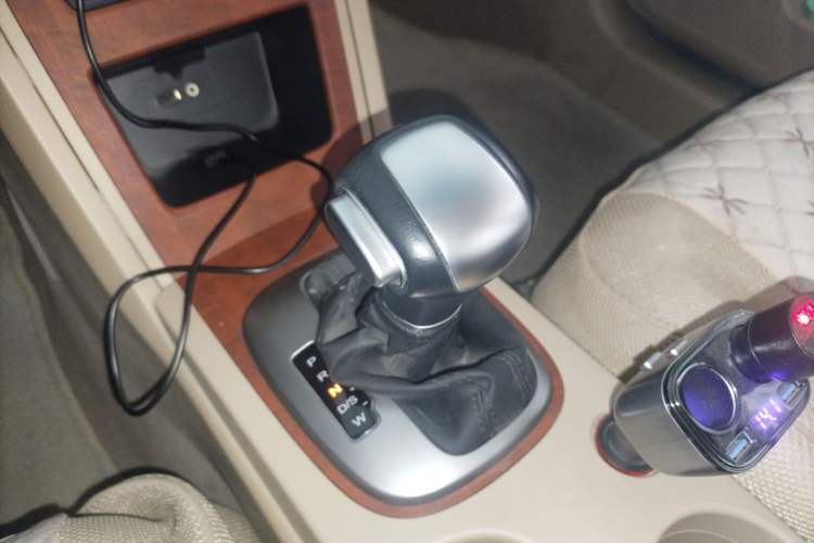 Used Roewe 350 2014 1.5L Automatic Xunyue Version Gear Lever