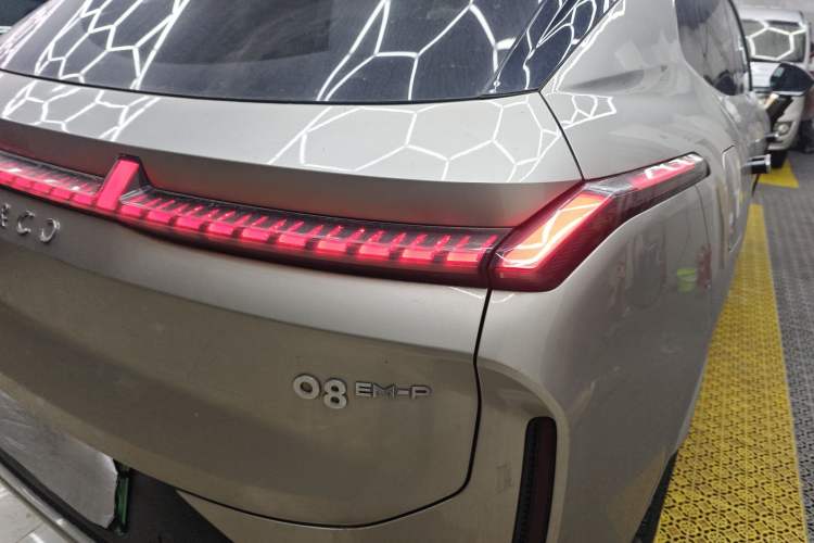 Used Lynk & Co 08 EM-P 2023 120km Long-Range Halo
