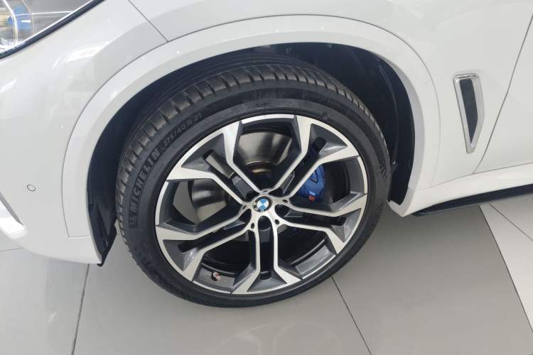 Used BMW X5 2022 xDrive 40Li Luxury Edition M Sport Package Left Front Wheel Hub