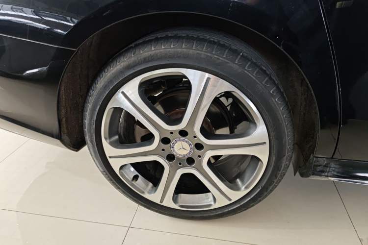 Used Mercedes-Benz E-Class 2016 E 300 L Sporty and Stylish Model