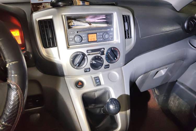 Used Nissan NV200 2013 1.6L Luxury Model China IV Standard Audio And AC Panel