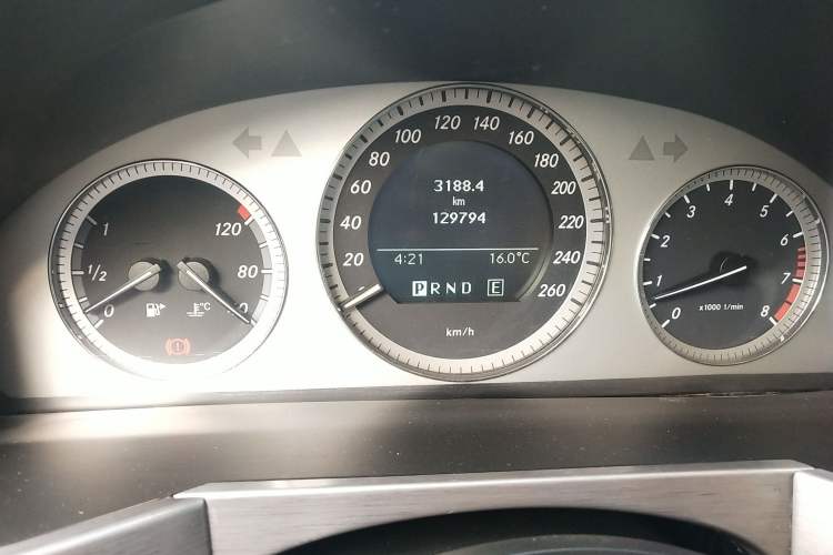 Used Mercedes-Benz GLK-Class 2012 GLK 300 4MATIC Fashion Model Odometer Close Up