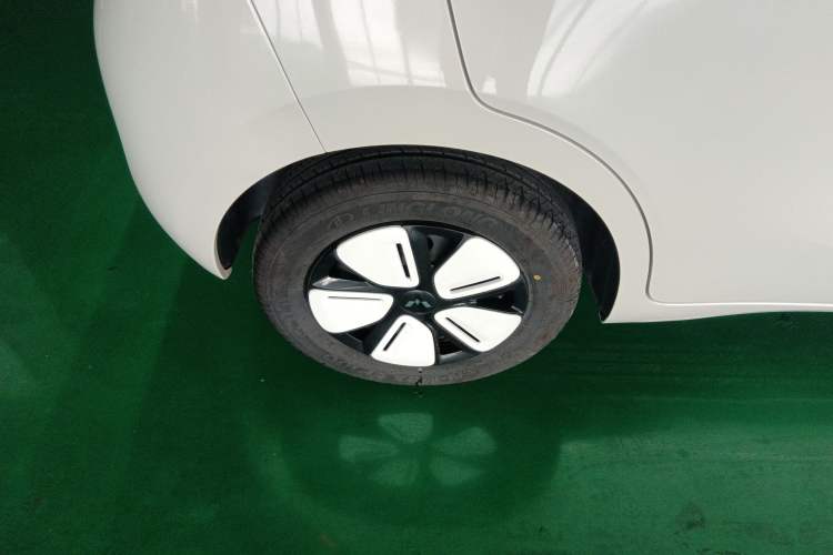 Used Wuling Hongguang MINIEV 2025 Four-Door Version Advanced Edition Right Rear Wheel Hub