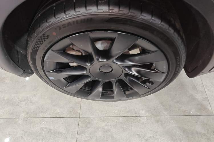 Used Tesla Model Y 2023 Rear-Wheel-Drive Version Right Rear Wheel Hub