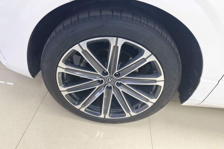 Used CHANGAN UNI-K 2021 2.0T All-Wheel Drive Prestige Version Left Front Wheel Hub