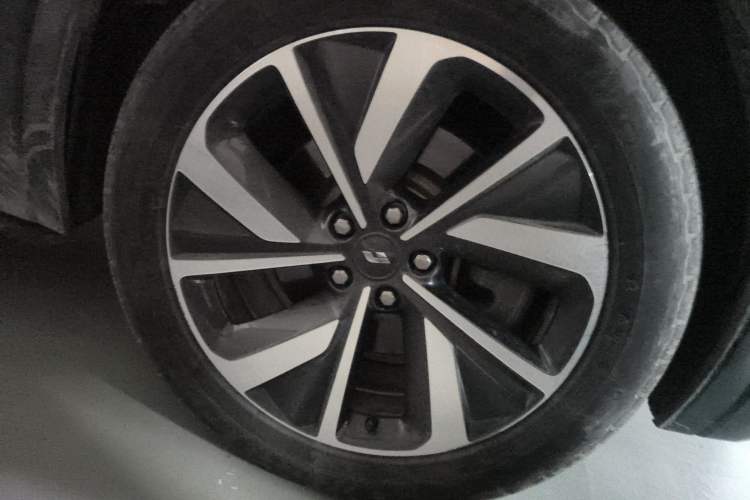 Used Li Auto ONE 2021 Extended-Range 6-Seater Version Right Front Wheel Hub