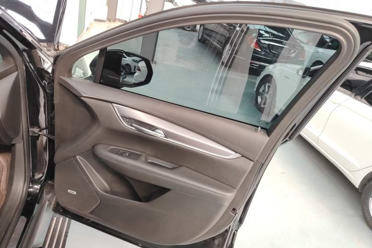 Used Cadillac XT6 2022 2.0T 7-Seater Four-Wheel-Drive Luxury Version