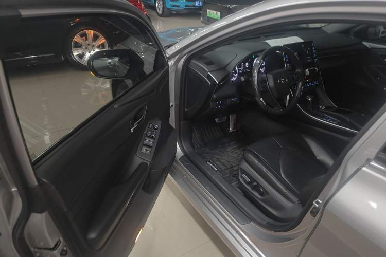 Used Toyota Avalon 2019 Dual-Engine 2.5L Luxury Edition China VI Standard