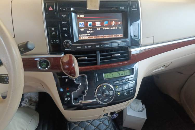 Used Toyota Previa 2012 2.4L 7-Seater Luxury Edition Audio And AC Panel