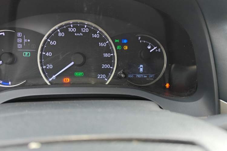 Used Lexus CT 2014 CT200h Comfort Edition Monochrome Odometer Close Up