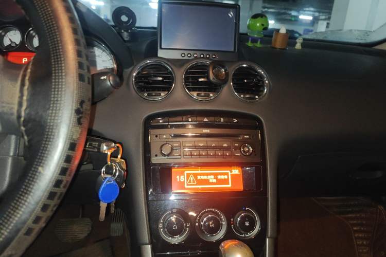 Used Peugeot 408 2013 2.0L Automatic Comfort Edition Audio And AC Panel