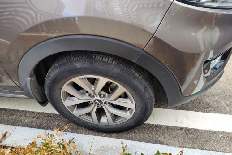 Used Kia Sportage R 2015 2.0L Automatic Two-Wheel Drive GLS Right Front Wheel Hub