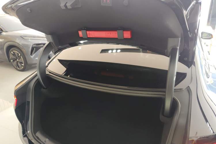 Used BYD Han 2025 EV with 701 km of Laser Radar-Enabled Intelligent Driving