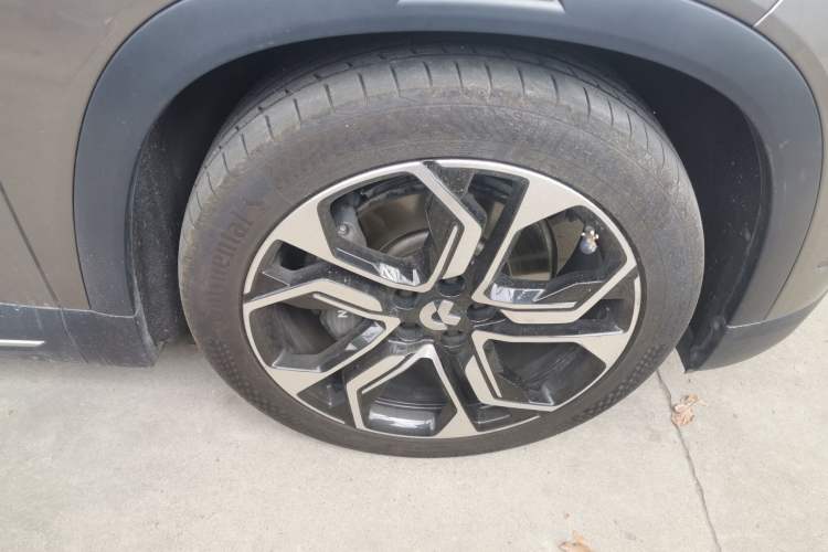 Used Nio ES8 2018 Founder Edition Right Front Wheel Hub
