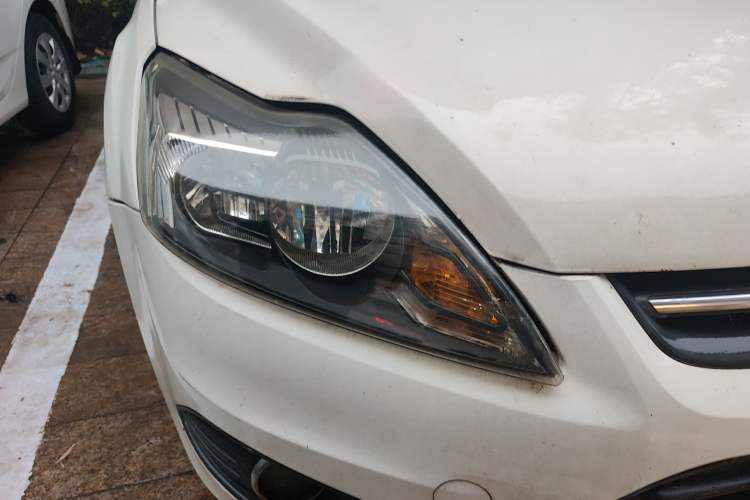 Used Ford Focus 2013 Sedan Classic 1.8L Automatic Base Model Right Front Headlight