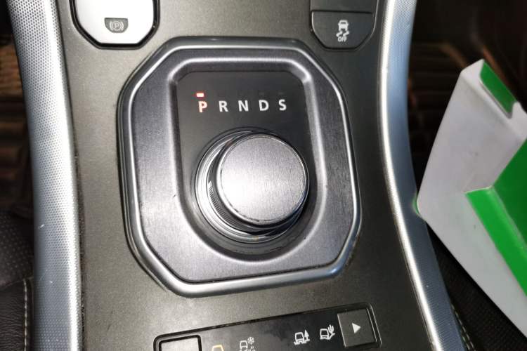 Used Land Rover Range Evoque 2015 2.0T 5-Door Ignite Edition Gear Lever