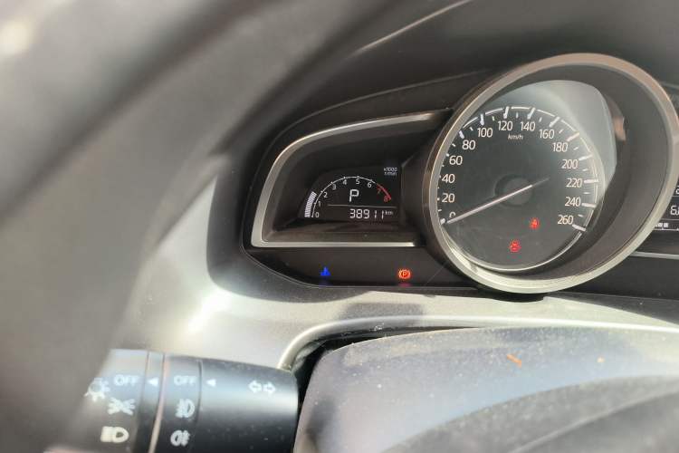 Used Mazda 3 Axela 2017 Sedan 1.5L Automatic Luxury Model Emission Standard China V Odometer Close Up