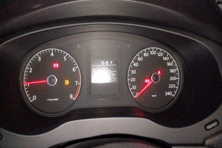 Used Volkswagen Sagitar 2014 Revised Version 1.6L Automatic Comfort Edition Instrument Cluster