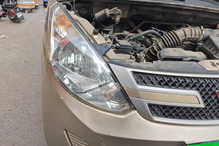 Used Wuling Rongguang V 2016 1.5L Practical Version Right Front Headlight