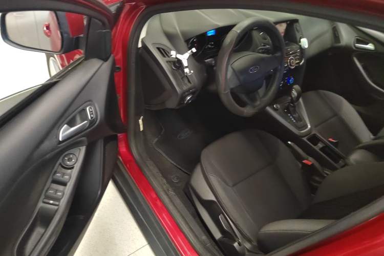 Used Ford Focus 2017 Hatchback 1.6L Automatic Comfort Plus SmartDrive Edition Driver Seat