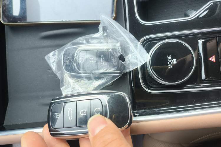 Used Chery Tiggo 8 L 2024 2.0T Two-Wheel Drive Prestige Version 5 Seats
