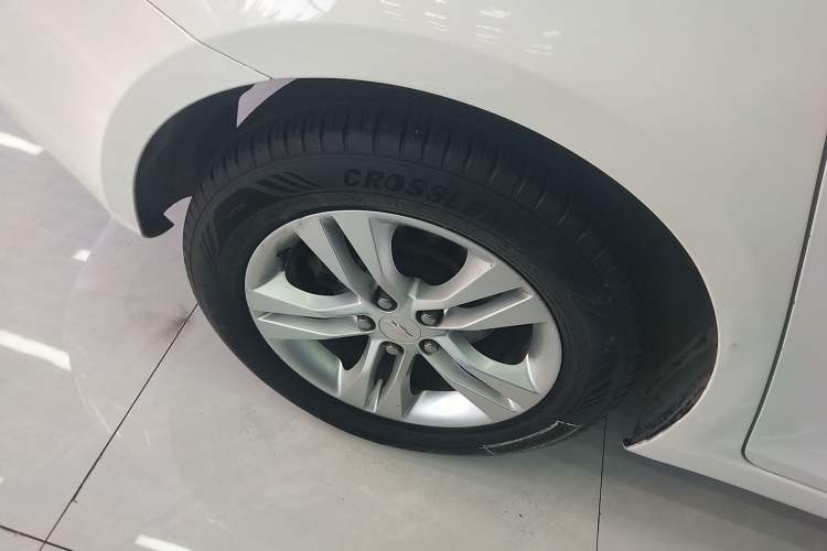 Used Chevrolet Cruze 2013 Hatchback 1.6L Manual Luxury Model
