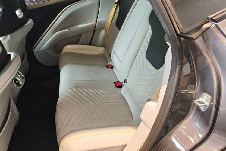 Used Avatr 11 2023 HarmonyOS Edition Smart Enjoyment Upgrade Model 116-degree Four-Wheel Drive Version Left Rear Seat