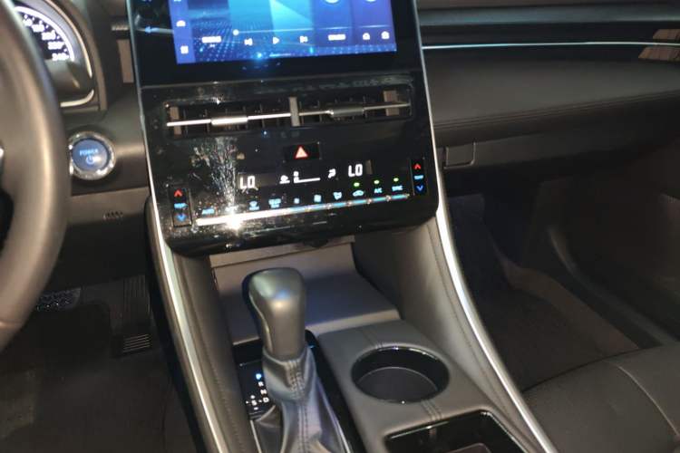 Used Toyota Avalon 2022 Dual-Engine 2.5L Luxury Edition Audio And AC Panel