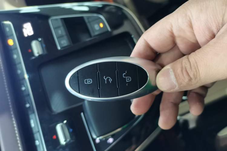 Used Bestune M9 2023 2.0T Ultimate Edition
