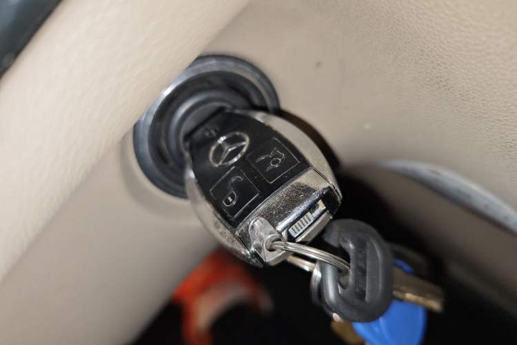 Used Mercedes-Benz R-Class 2017 R 320 4MATIC Business Edition Prestige Model
