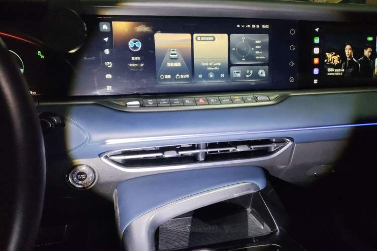 Used VOYAH FREE 2021 Two-Wheel Drive Standard Pure Electric Version Audio And AC Panel