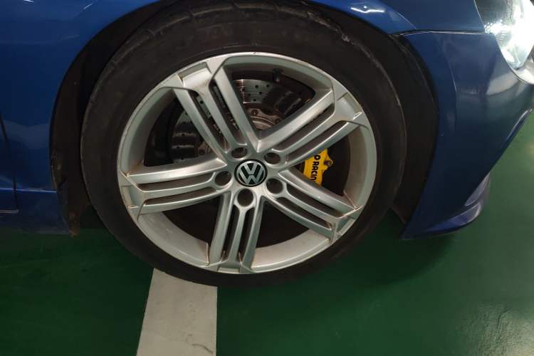 Used Volkswagen Scirocco 2011 R 2.0TSI Right Front Wheel Hub